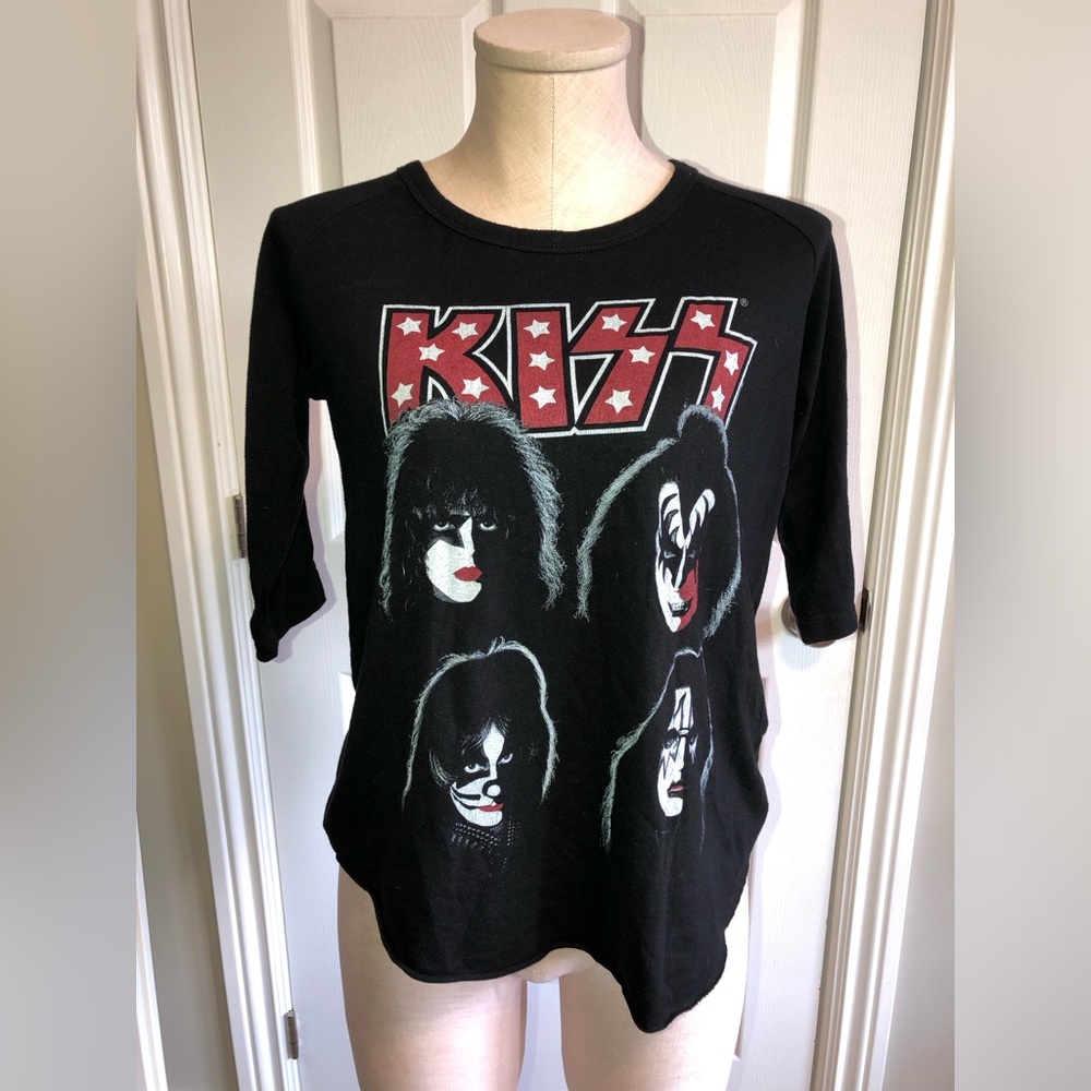 3/$40 KISS graphic t-shirt